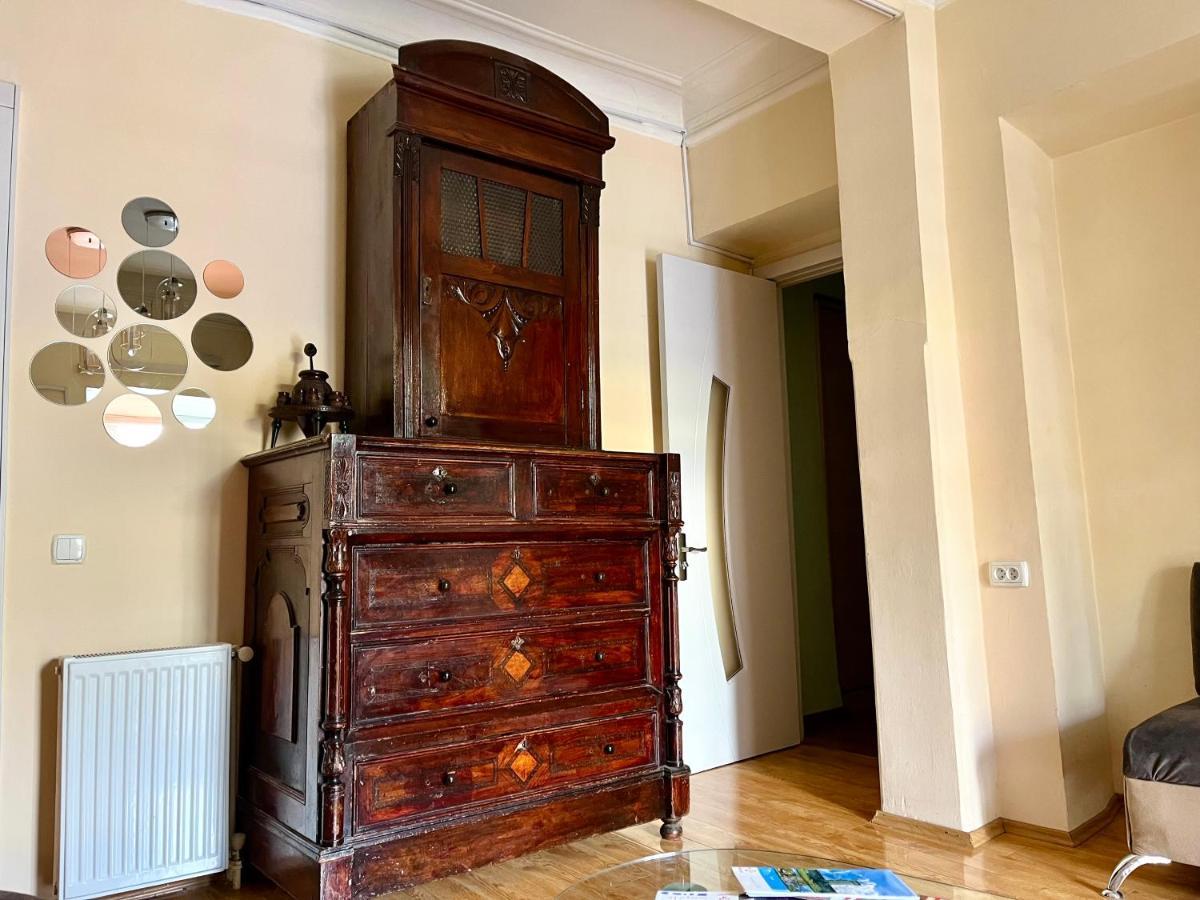 Apartment in Old Tbilisi Orbeliani Square Esterno foto