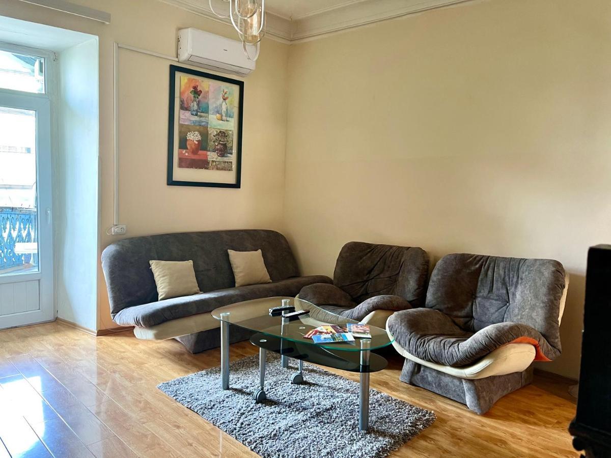 Apartment in Old Tbilisi Orbeliani Square Esterno foto
