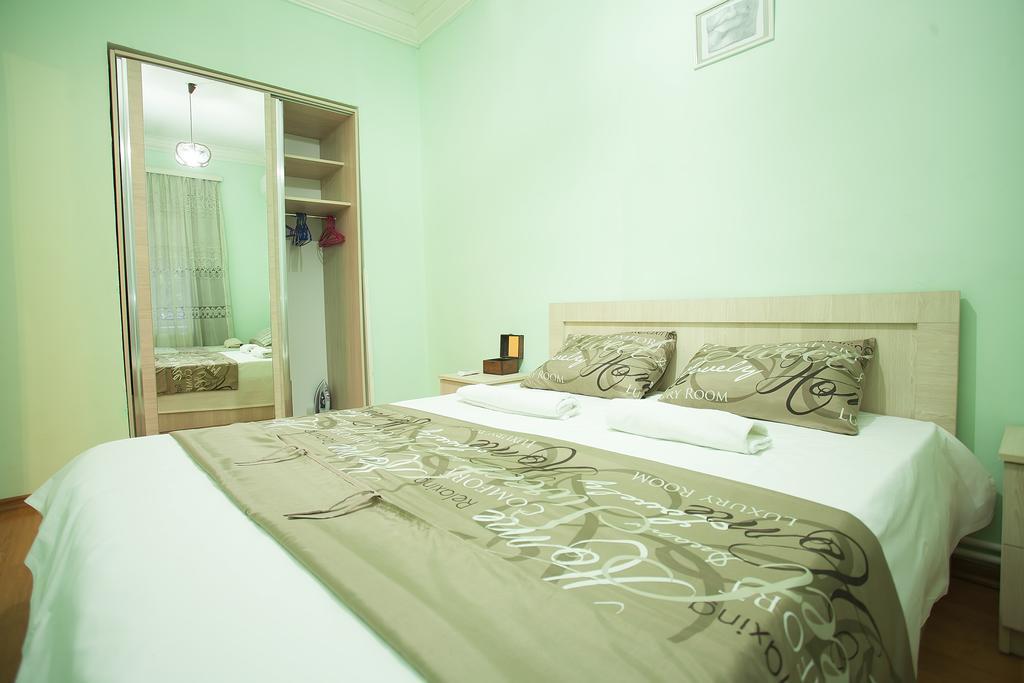 Apartment in Old Tbilisi Orbeliani Square Esterno foto
