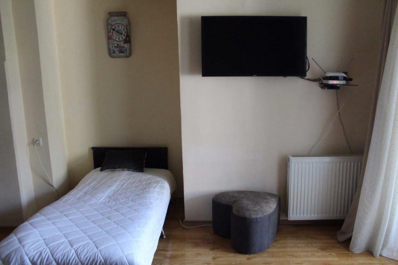 Apartment in Old Tbilisi Orbeliani Square Esterno foto